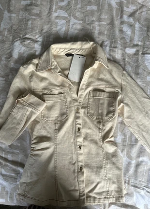 Chemise en jean ajustée, marke: Zara, zustand: Neu, mit Etikett, größe: M / 38 / 10, 15,00 €, 16,45 € inklusive Vinted-Käuferschutz