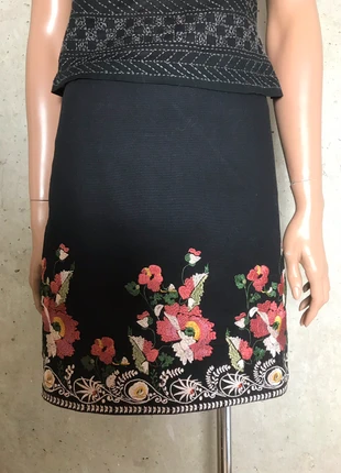 Mini Rock mit Floral Embroidered Mini Skirt , merk: INNOCENCE, staat: Nieuw met prijskaartje, maat: S / 36 / 8, € 43,10, € 45,96 inclusief Kopersbescherming