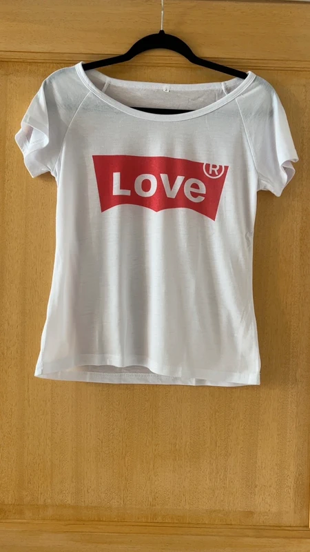 Teeshirt "love" Taille S 🤍