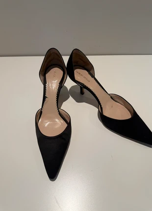 Escarpins à talon Giorgio Armani noir taille 39,5 femme, marque: Giorgio Armani, état: Bon état, taille: 39.5, 80,00 €, 84,70 € Protection acheteurs incluse