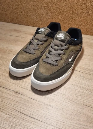 Basket Nike vert olive Nubuck unisexe T38,5 neuves, merk: Nike, staat: Nieuw met prijskaartje, maat: 38.5, € 39,90, € 42,60 inclusief Kopersbescherming