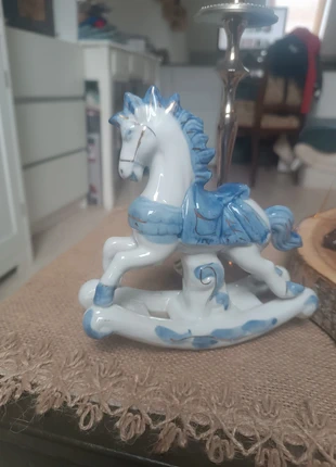 Cheval à bascule, staat: Heel goed, € 5,00, € 5,95 inclusief Kopersbescherming