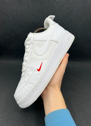 Nike Air Force 1 Low cuir blanc détail rouge 42.5 (is2792), marque: Nike, état: Très bon état, taille: 42.5, 65,00 €, 68,95 € Protection acheteurs (Pro) incluse