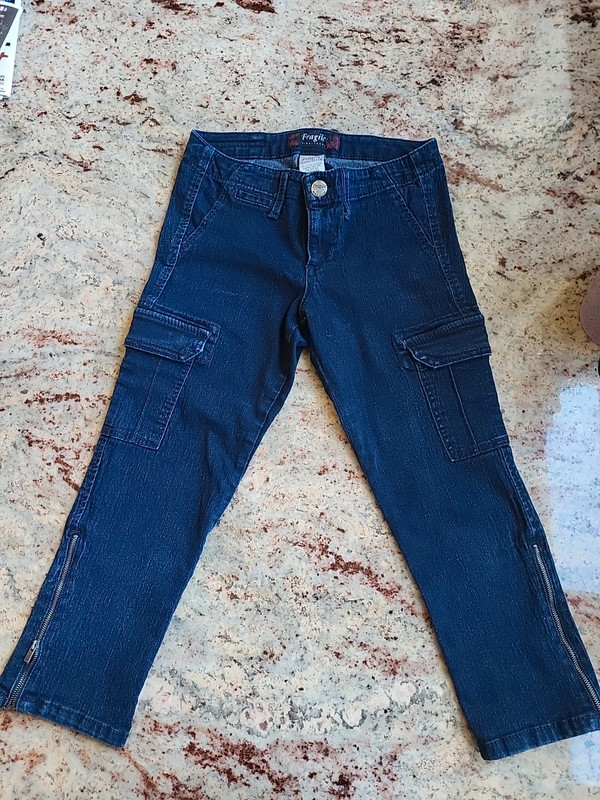 Fragile Jeans Junior's Size 5 Capri Side Zipper Slits Dark Wash Contrast Pockets 1
