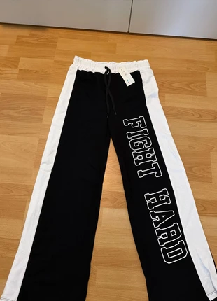 Traininghose, merk: Made In Italy, staat: Nieuw met prijskaartje, maat: Universele maat, € 6,00, € 7,00 inclusief Kopersbescherming