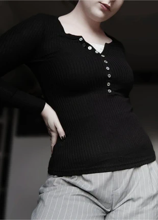 Longsleeve with white lace detail (m), merk: Alternative, staat: Heel goed, maat: M / 38 / 10, € 14,99, € 16,44 inclusief Kopersbescherming Pro