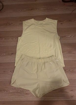 Sportset butter yellow, marque: H&M, état: Bon état, taille: M / 38 / 10, 15,00 €, 16,45 € Protection acheteurs incluse