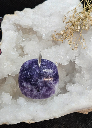 Pendentif en lépidolite 🤩, marque: Lepidolite, état: Très bon état, 18,00 €, 19,60 € Protection acheteurs (Pro) incluse