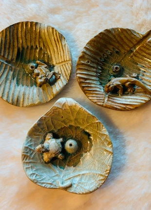 Lot de trois brûleurs d’encens - porte-encens en terre cuite artisanal, merk: Fabrication Artisanale, staat: Als nieuw, € 15,00, € 16,45 inclusief Kopersbescherming