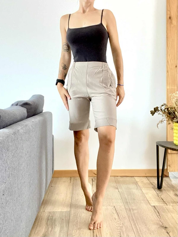 Short vintage beige, taille 36, en très bon état