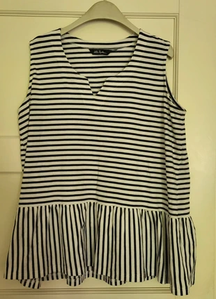 Zwart wit gestreepte top, merk: Ulla Popken, staat: Goed, maat: 4XL / 48 / 20, € 6,95, € 8,00 inclusief Kopersbescherming
