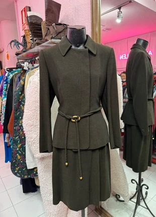 Traje Adolfo Domínguez hebilla dorada tendencia basic, marque: Adolfo Dominguez, état: Très bon état, taille: XL / 42 / 14, 39,95 €, 42,65 € Protection acheteurs (Pro) incluse