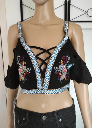 Top court sexy épaules et dos dénudé. Noir et brodé. Taille L, brand: May By Shining Star, condition: New with tags, size: L / 40 / 12, €3.00, €3.85 includes Buyer Protection Pro