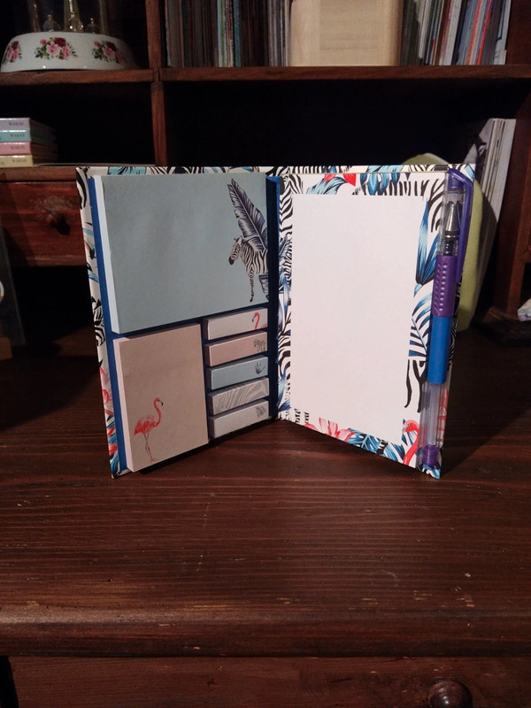 2 carnets de notes et de notes adhesives 4