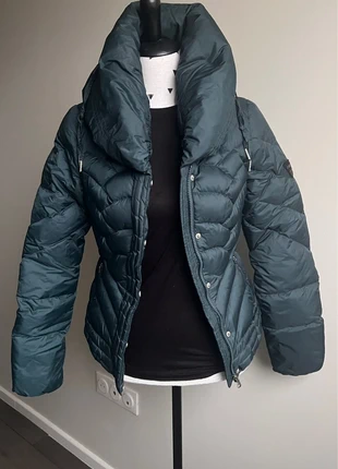 Doudoune Guess, marque: GUESS, état: Très bon état, taille: XS / 34 / 6, 40,00 €, 42,70 € Protection acheteurs incluse