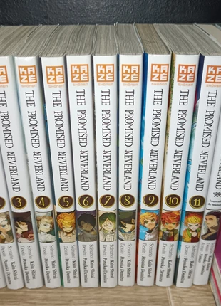 Mangas The promised Neverland, T 1 à 11 + Roman, état: Très bon état, 40,00 €, 42,70 € Protection acheteurs incluse