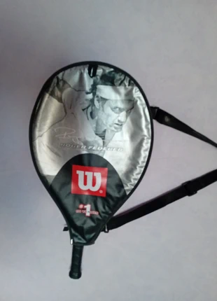 Racket met hoes, merk: Wilson, staat: Heel goed, maat: Universeel, € 12,00, € 13,30 inclusief Kopersbescherming