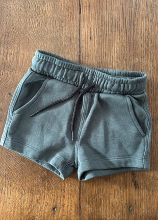 Short Hema - 6 mois, marke: Hema, zustand: Sehr gut, größe: 6-9 Monate / 68, 1,00 €, 1,75 € inklusive Vinted-Käuferschutz