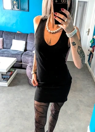 🖤 Robe noire élégante dos dentelle – Taille S
🖤, condizioni: Ottime, taglia: S / IT 40 / EU 36, €12.00, €13.30 include la Protezione acquisti Pro