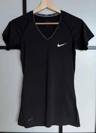 Czarna koszulka sportowa z krótkim rękawem NIKE, brand: Nike, condition: Very good, size: S / 36 / 8, €14.00, €15.40 includes Buyer Protection