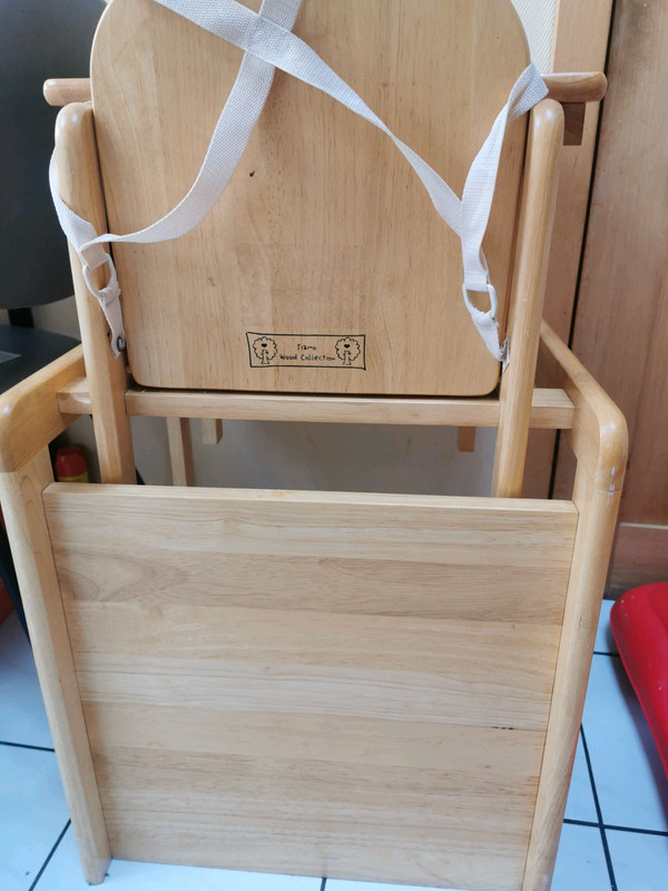 Flikkeren Verdraaiing Tekstschrijver Tiamo meegroeistoel. Kinderstoel en kan ook als stoel en tafeltje gebruiken  - Vinted