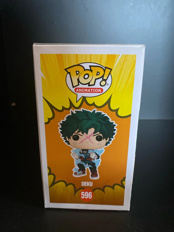 Exclusive (Glows in the dark) Deku Vinyl Figure 4