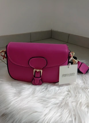 Magnifique sac Hermine fushia rose en croûte de cuir italien neuf avec étiquette Cherry Paris, merk: Cherry Paris, staat: Nieuw met prijskaartje, € 32,90, € 35,25 inclusief Kopersbescherming Pro