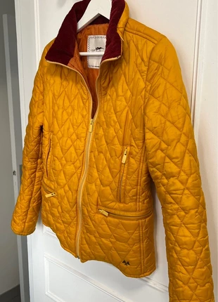Amazing Burberry warm jacket in ocre yellow and dark red, marca: Burberry, estado: Bom, tamanho: S / 36 / 8, €250.00, €263.20 inclui Proteção do Comprador