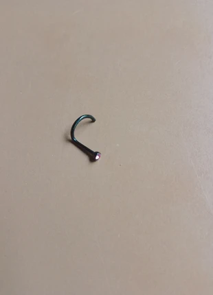 Piercing nez noir strass rose, marque: Strass, état: Très bon état, 3,00 €, 3,85 € Protection acheteurs incluse