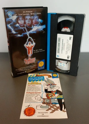 VHS 📼 Le Streghe Di Eastwick + Cartolina Gli Scudi 📼 Warner Home Video (1991), staat: Heel goed, € 10,00, € 11,20 inclusief Kopersbescherming
