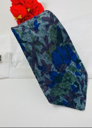 Cravate Harvey &co en soie d’Italie - motif fleuri gris violet - 7,5 cm - très bon état, merk: harvey&co, staat: Heel goed, € 9,00, € 10,15 inclusief Kopersbescherming Pro