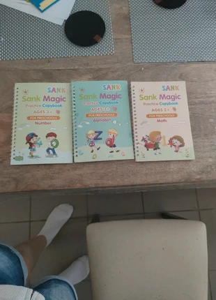 3 livres d'écriture, merk: sank, staat: Heel goed, maat: 3 jaar / 98 cm, € 5,00, € 5,95 inclusief Kopersbescherming