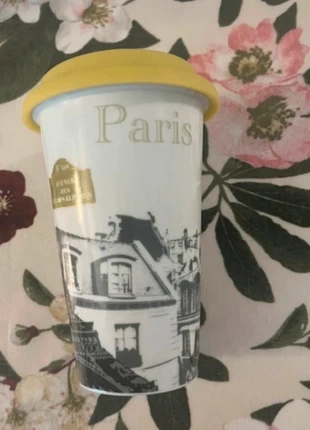 Tazza Paris con coperchio Maison Du Monde, marque: Maisons du Monde, état: Neuf sans étiquette, 4,00 €, 4,90 € Protection acheteurs incluse