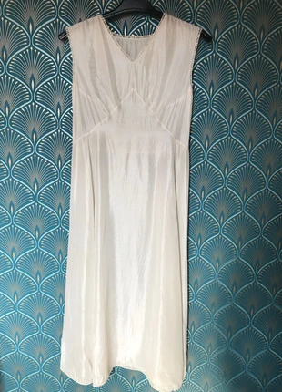 Abito vintage bianco panna in tessuto cangiante – con pizzo all’orlo e scollo a V - Taglia S/M, merk: Vintage Dressing, staat: Heel goed, maat: S / 36 / 8, € 15,00, € 16,45 inclusief Kopersbescherming