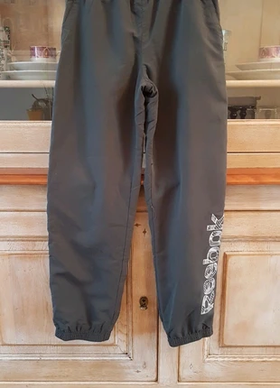 Pantalon jogging Reebok 😍, marque: Reebok, état: Très bon état, taille: 13 ans / 158 cm, 18,00 €, 19,60 € Protection acheteurs incluse