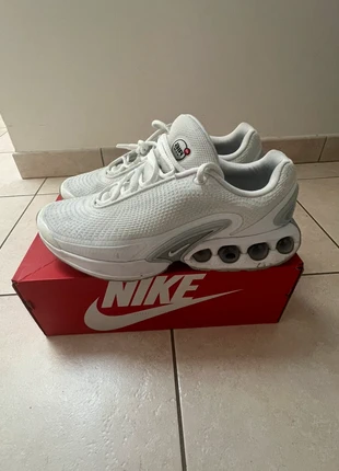 Nike Air Max DN Triple White – Taille 45 (US 11), marque: Nike, état: Très bon état, taille: 45, 60,00 €, 63,70 € Protection acheteurs incluse