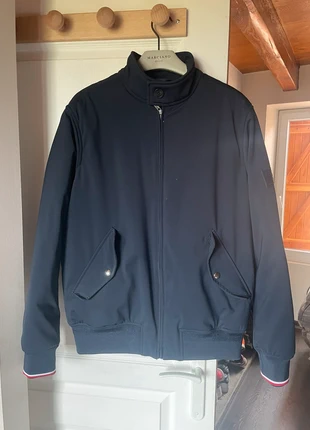 Blouson Tommy taille M, bleu marine, marque: Tommy Hilfiger, état: Neuf sans étiquette, taille: M, 80,00 €, 84,70 € Protection acheteurs incluse
