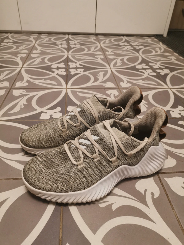 Baltos spalvos Adidas bounce traxion. Vinted