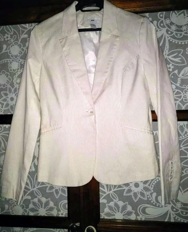 Desarmamiento Por qué no hogar Traje chaqueta blanco raya diplomática en beige, talla 38 de H&M - Vinted