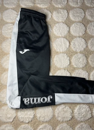 Jogging Noir Joma avec Bande Blanche – Style Sport / Streetwear, marke: Joma, zustand: Sehr gut, größe: M, 4,00 €, 4,90 € inklusive Vinted-Käuferschutz