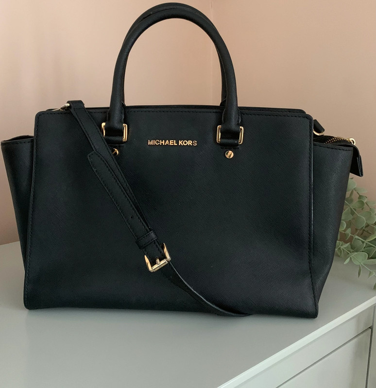 Michael kors 2025 chest bag