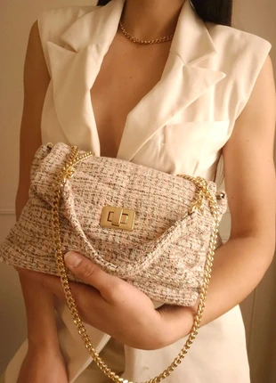 Petit sac à main / bandouillére en tweed rose , gris et doré avec chaine doré, brand: Boutique Parisienne, condizioni: Ottime, €45.99, €48.99 include la Protezione acquisti Pro