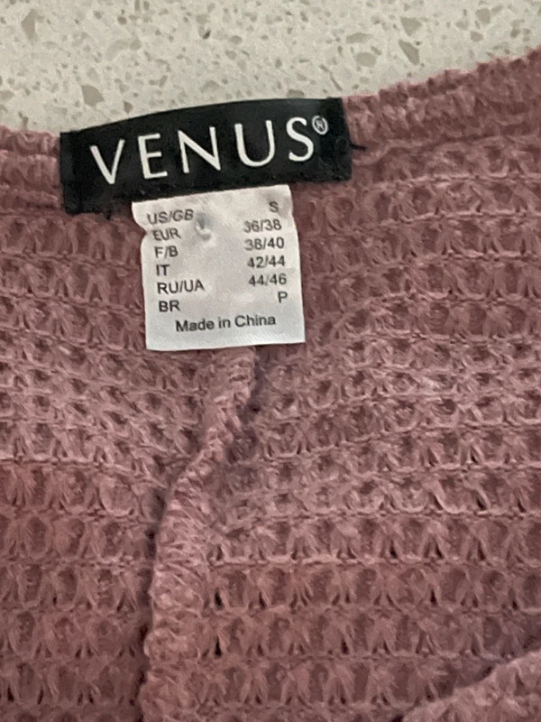 Venus size small, light pullover GUC , may have minor marks , pretty sleeves 3