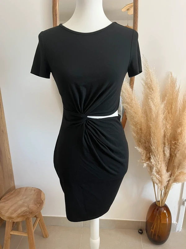 Robe moulante ouverte noire Shein - photo numéro 3
