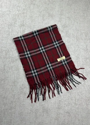Écharpe Burberry bordeaux, marke: Burberry, zustand: Sehr gut, 45,00 €, 47,95 € beinhaltet Vinted-Käuferschutz Pro