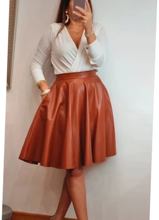 Sublime jupe patineuse en cuir camel, marca: Boutique Parisienne, estado: Muito bom, tamanho: S / 36 / 8, €40.00, €42.70 inclui Proteção do Comprador Pro