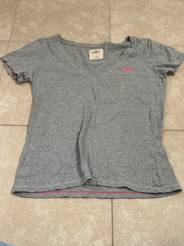 Hollister Gray V-Neck shirt size XS 1