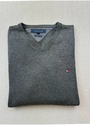 pull léger col V Tommy Hilfiger Gris V-neck sweater casual chic élégant M coton premium, marque: Tommy Hilfiger, état: Très bon état, taille: M, 20,00 €, 21,70 € Protection acheteurs incluse