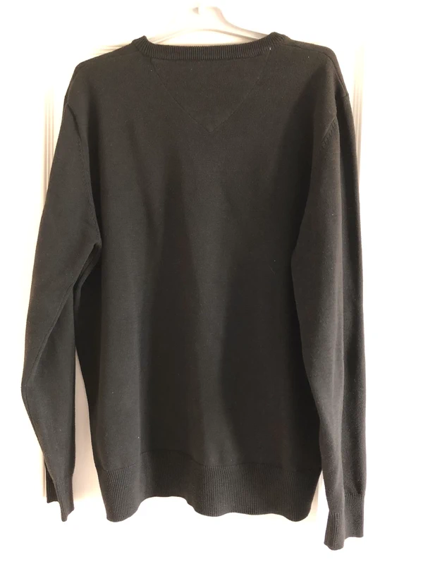 Pull noir - photo numéro 3