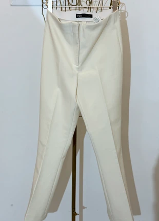 ZARA Ivory Slim Fit Trousers – Size XS, marke: Zara, zustand: Sehr gut, größe: XS / 34 / 6, 6,90 €, 7,95 € inklusive Vinted-Käuferschutz